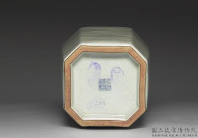 图片[2]-Octagonal vase with green glaze, Qing dynasty, Qianlong reign (1736-1795)-China Archive